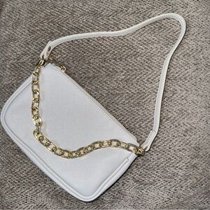 Elegant White Shoulder Bag with Gold Chain